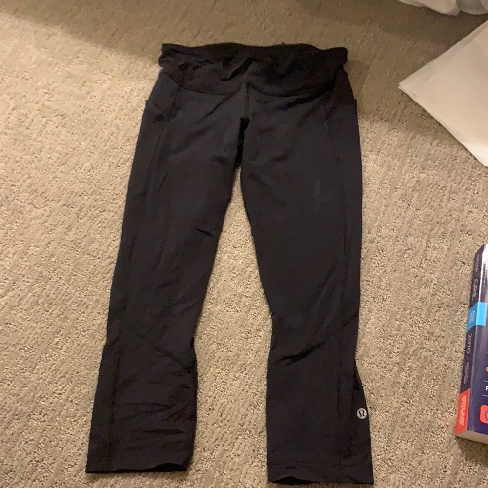 Lululemon leggings with side pockets & mesh detail